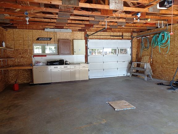 Single door in rear garage