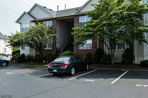 8 Donna Dr Photo 1