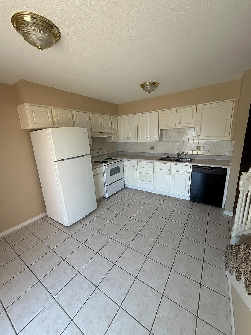 117 Ventura Ave - 6 — Photo 2