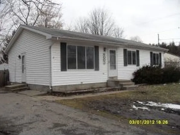 6003 Harvey St, Haslett, MI 48840