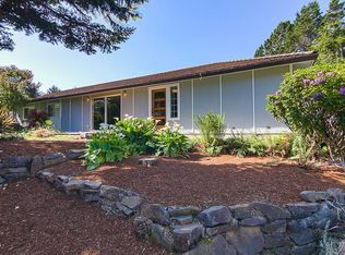 40 Spruce Ct, Depoe Bay, OR 97341