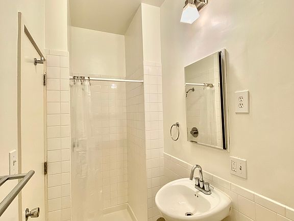 3rd image of 627 Taylor St APT 8
