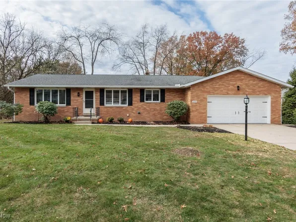 3794 Greentree Rd, Stow, OH 44224