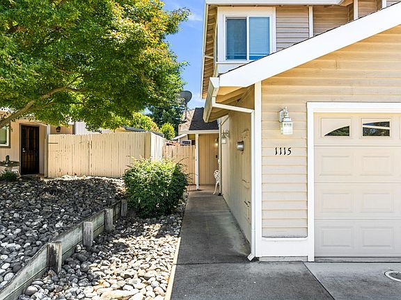 3rd image of 1115 Ravine View Dr