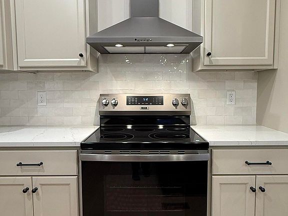 5th image of 2608 Sycamore Run Ct