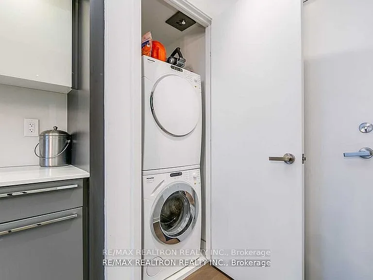 15 Grenville St #3702 — Photo 9