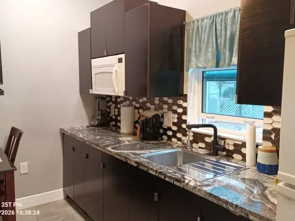 3314 SW 1st Pl #B, Cape Coral, FL 33914