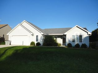 5830 N 121st St, Milwaukee, WI 53225