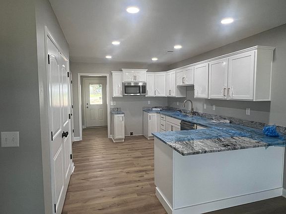 3rd image of 209 Terrace View Dr