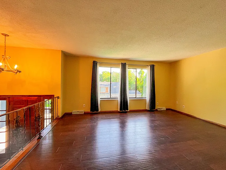 650 Thomas St — Photo 3