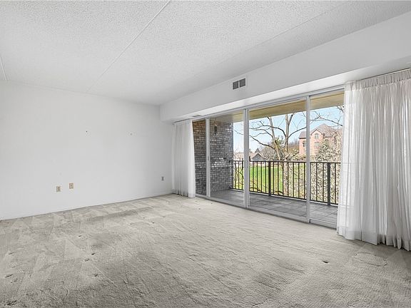 4th image of 2160 Greentree Rd APT 705W