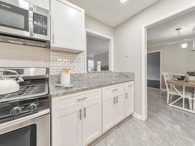 906 Augusta Dr SE #2 — Photo 9