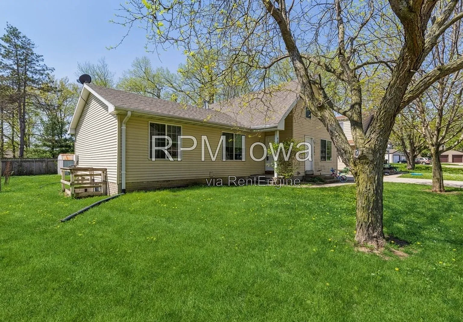 3 bed, 2.0 bath, 1018 sqft, $1,295 — Photo 1