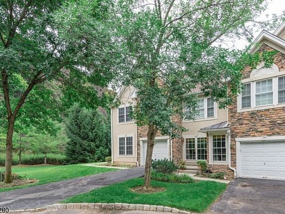 2nd image of 36 Rosewood Ct