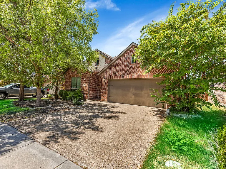 1721 Medina Ln — Photo 2