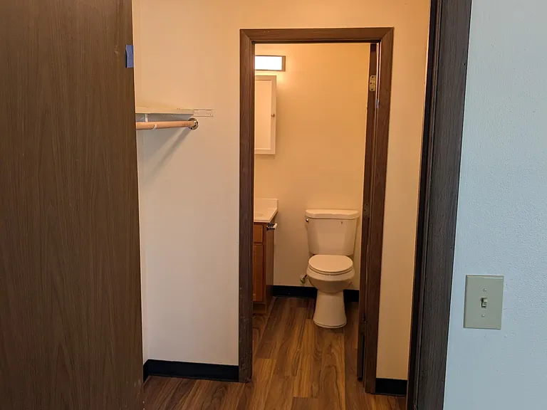 Chateau Apartments — Photo 10