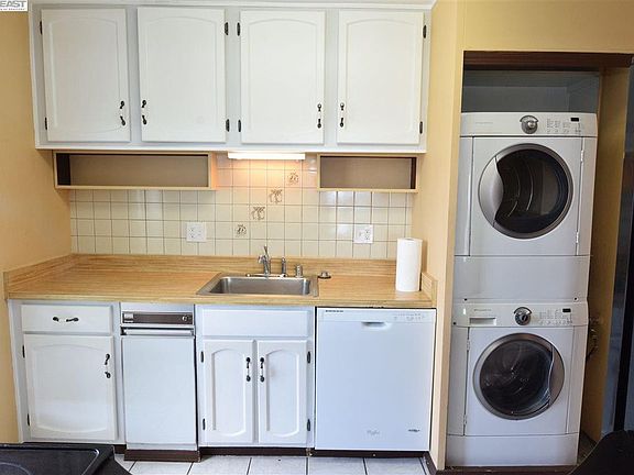 4th image of 16381 Saratoga St