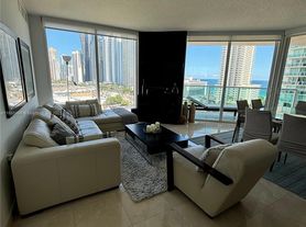 200 Sunny Isles Blvd