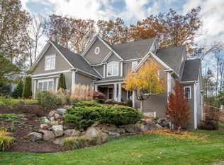 7 Newcastle Pl, Farmington, CT 06032