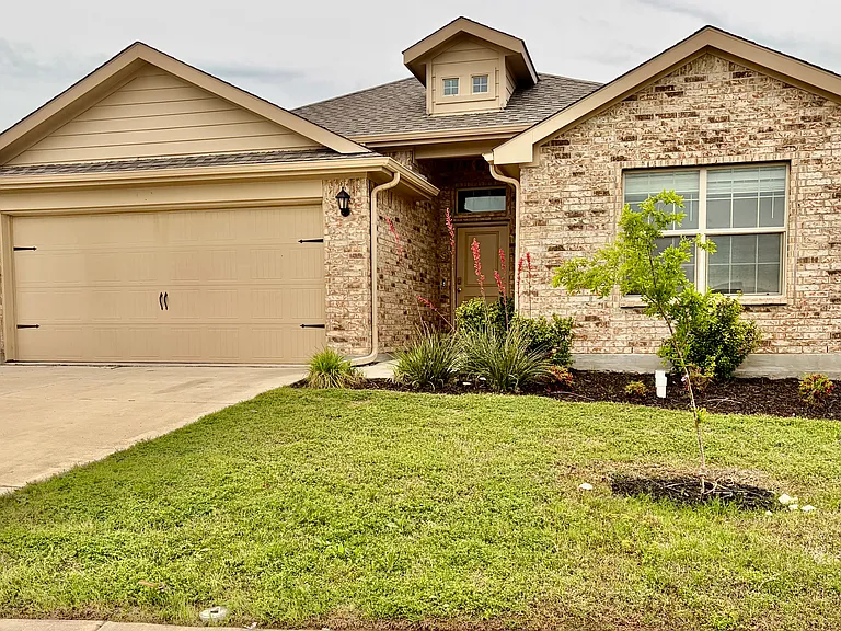 9724 Apex Dr — Photo 1