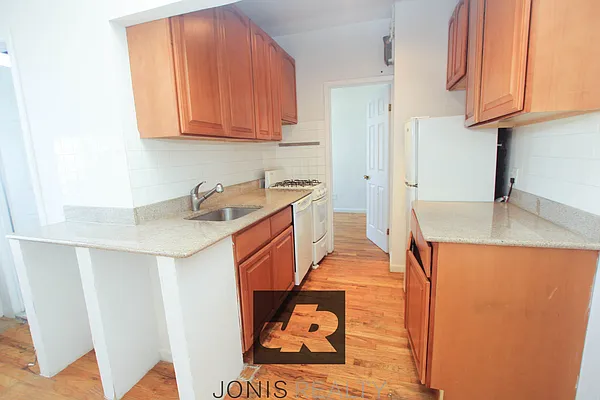 Rented by Jonis Realty | media 17