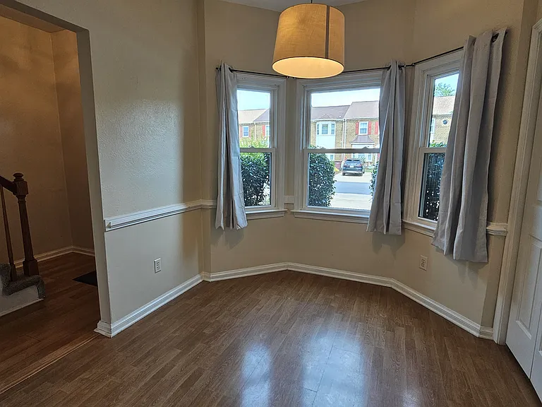 627 Creekside Ct — Photo 3