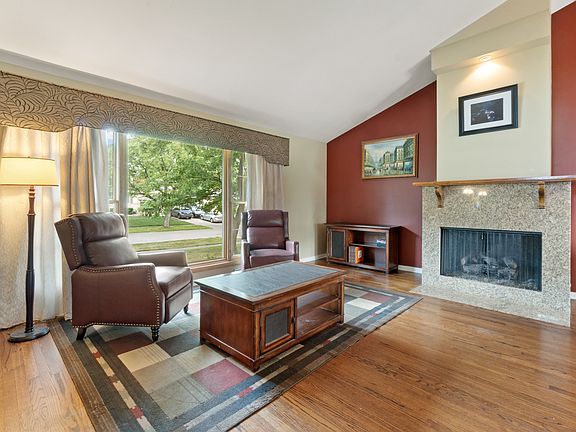 5th image of 1621 Longmeadow Dr