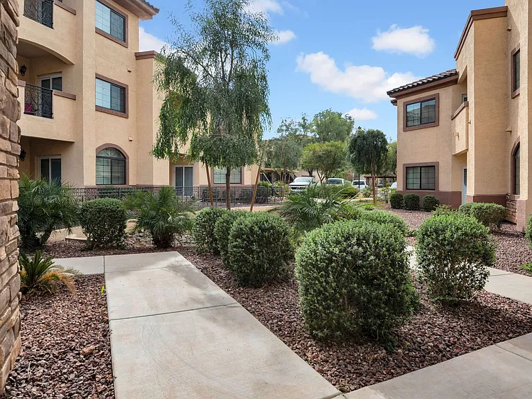 Desert Jewel Apartments — Photo 13