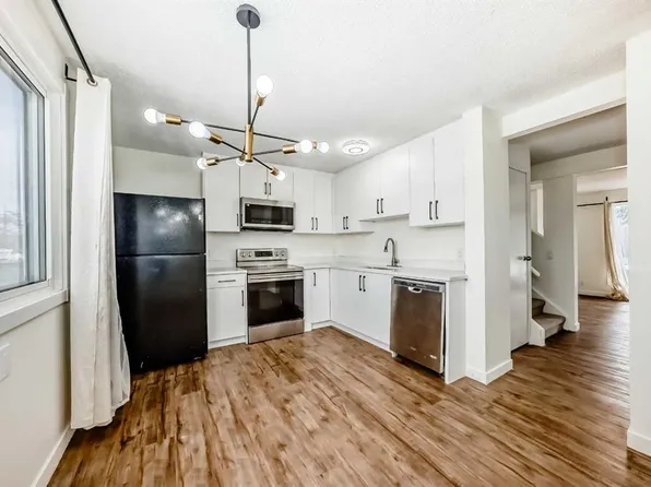 25 S Erin Ridge Rd SE, Calgary, AB T2B 2W2