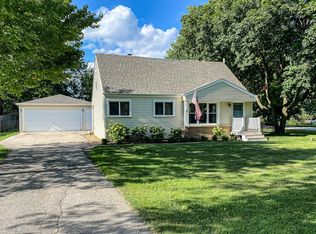 26W416 Macarthur Ave, Carol Stream, IL 60188