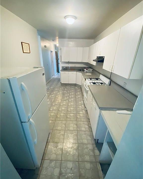 1st image of 1749 Melville St #2B