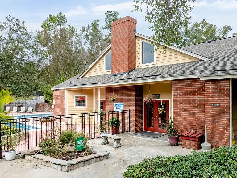 Champions Pines Apartments — Photo 13