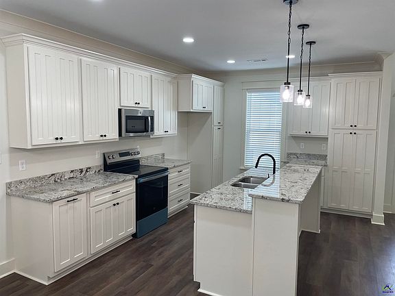 4th image of 118 Pecan St