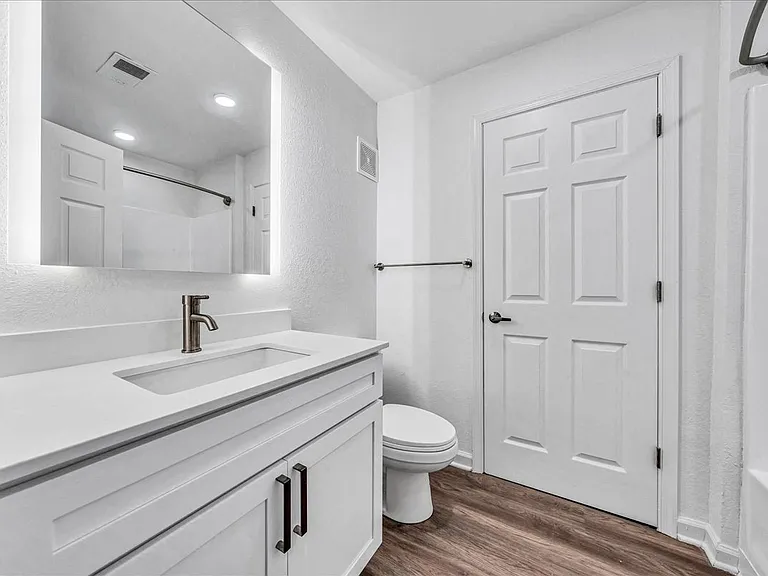 The Vinings Apartments — Photo 14