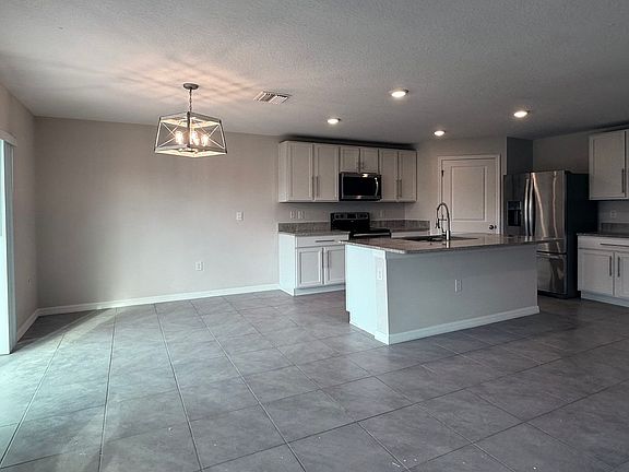 4th image of 16769 Parker River St