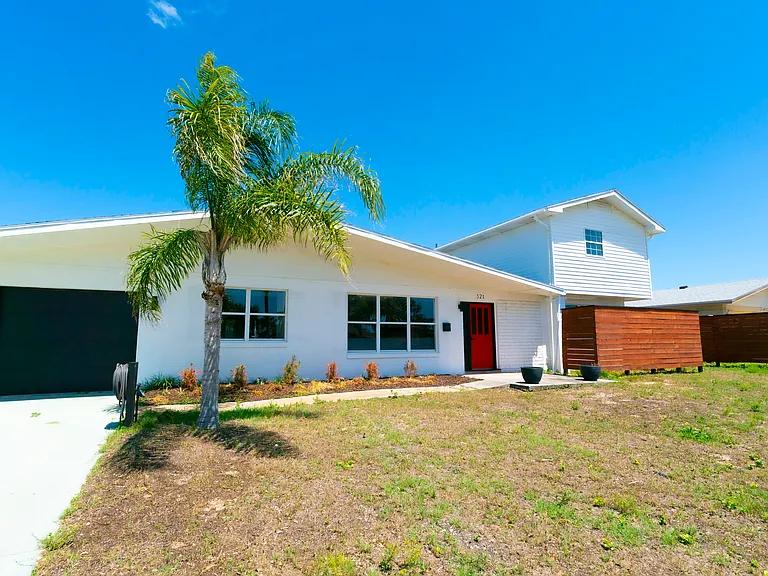 321 Cornell Dr — Photo 2