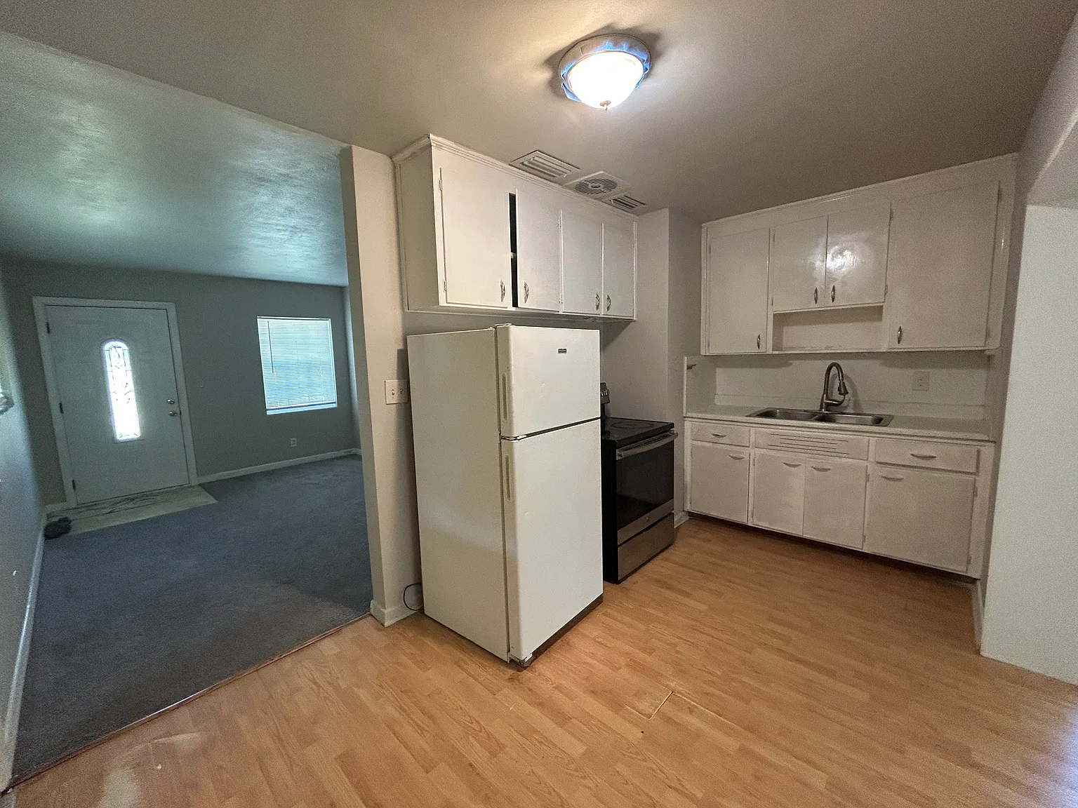 3 bed, 1088 sqft, $1,800 — Photo 3