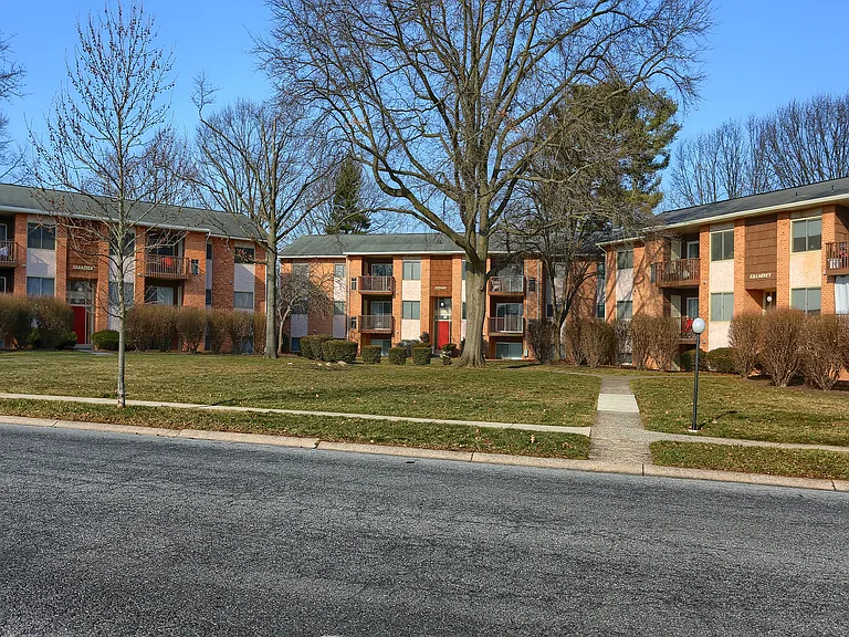 Briarcrest Gardens Apartments & Townhomes — Photo 20