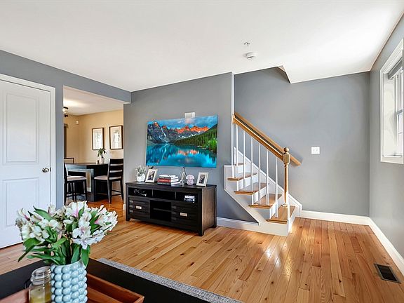 3rd image of 2 Cross Rd Unit 2