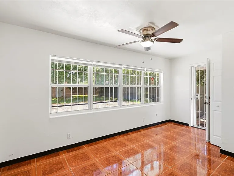 808 S Ivey Ln — Photo 12