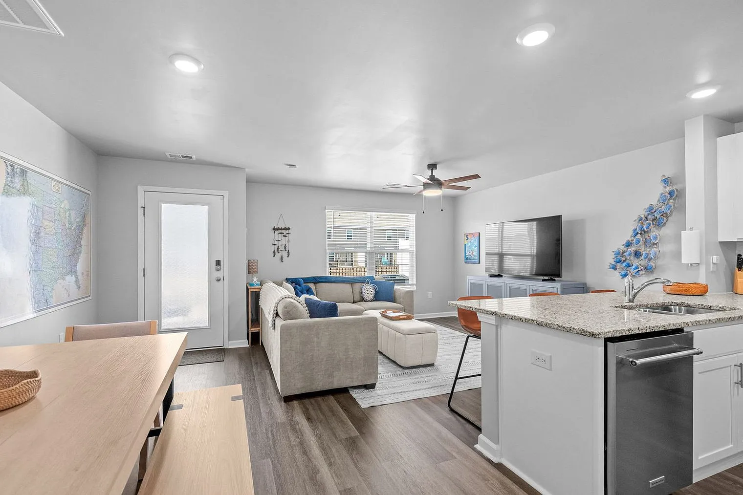 3 bed, 2.0 bath, 1442 sqft, $3,988 — Photo 2