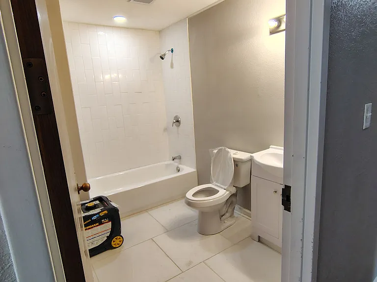 1906 E McLemore Ave — Photo 3