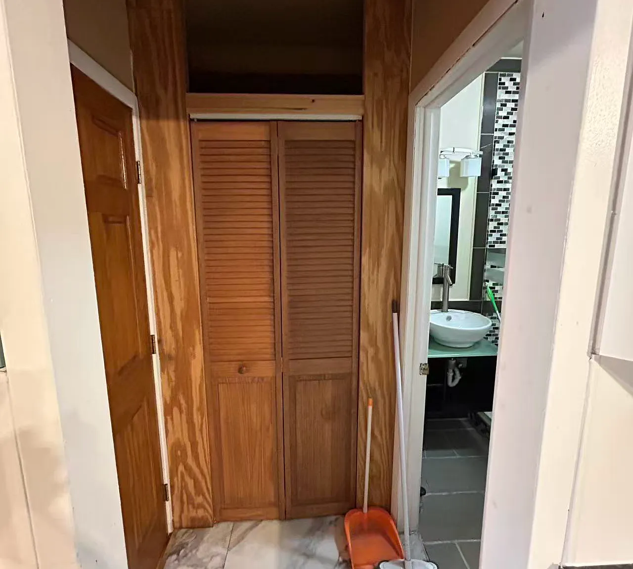 3 bed, 950 sqft, $3,100 — Photo 3