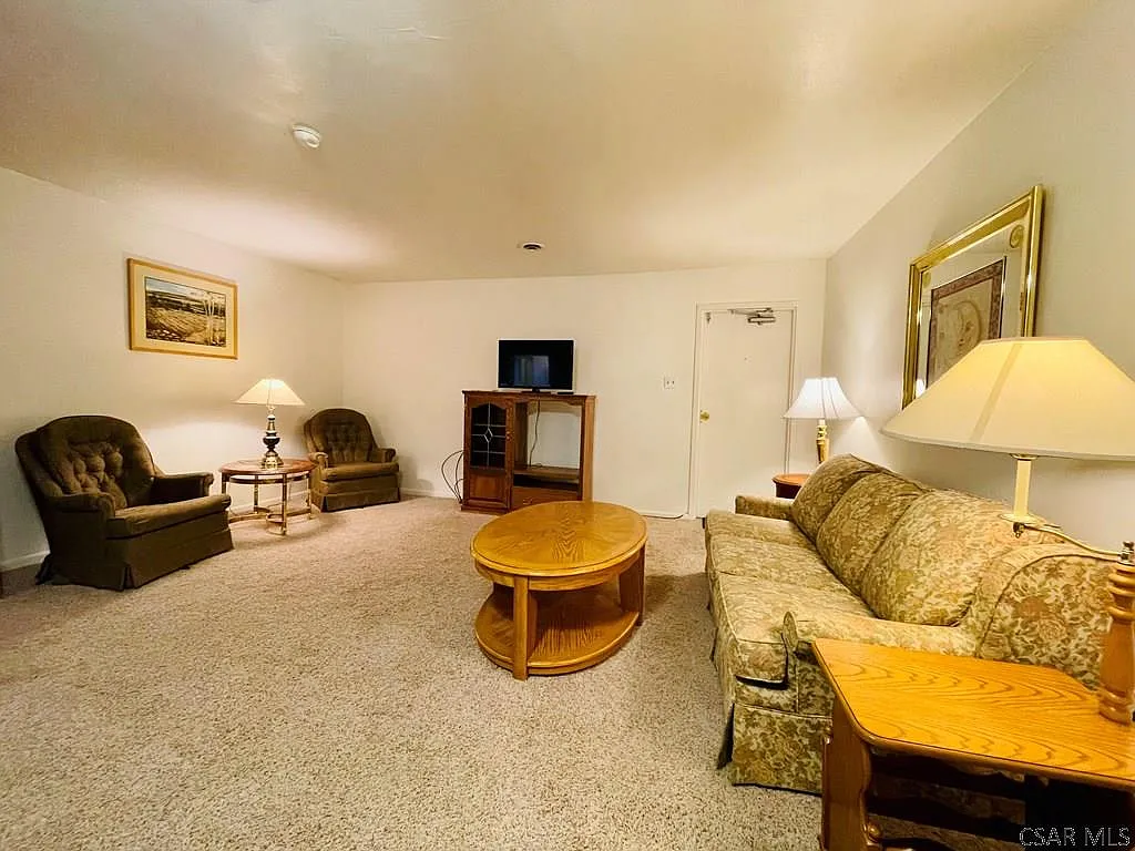 2 bed, 1.0 bath, $1,295 — Photo 3