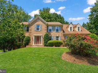 5926 Fairview Woods Dr, Fairfax Station, VA 22039