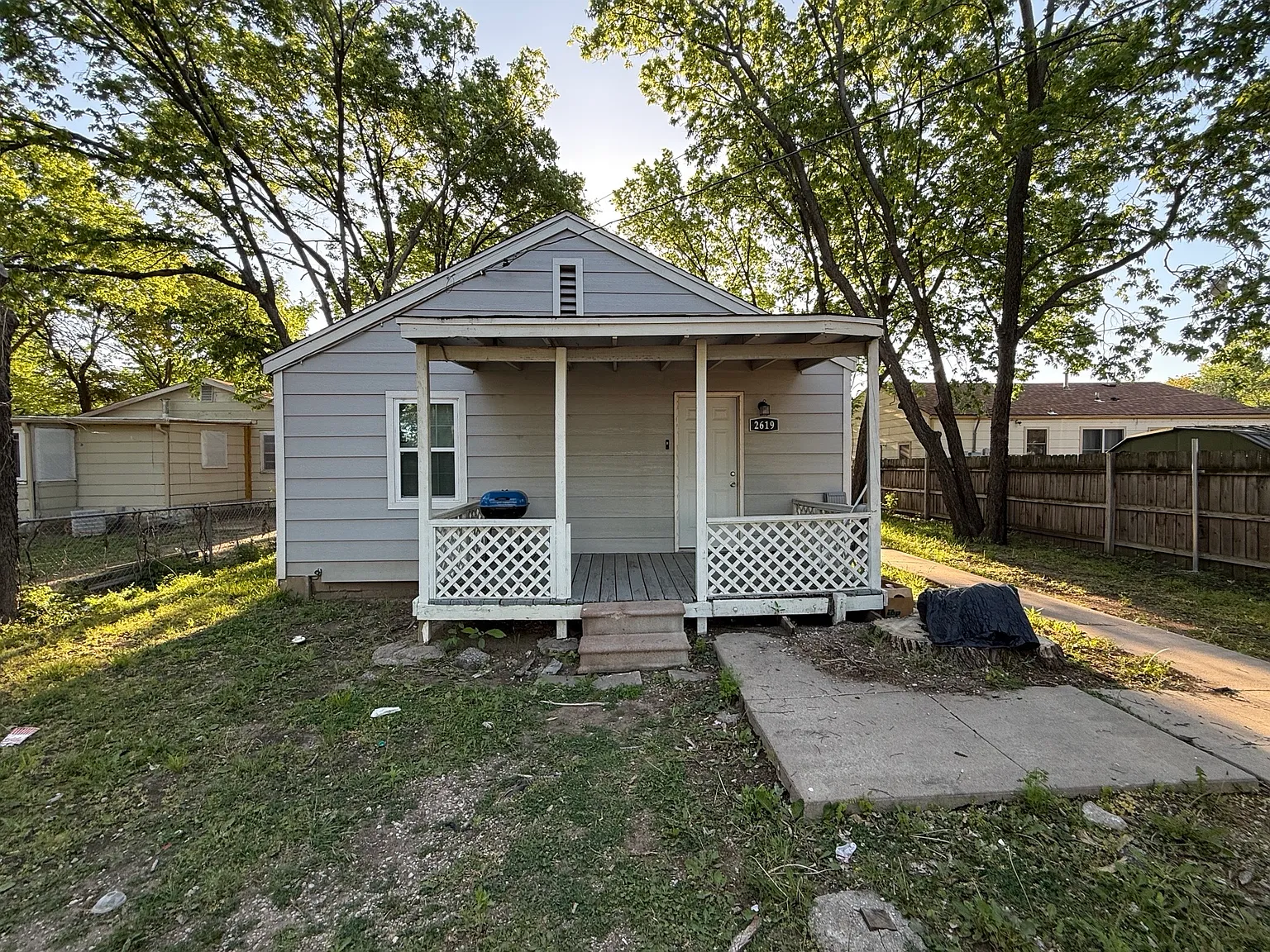 2 bed, 700 sqft, $900 — Photo 1