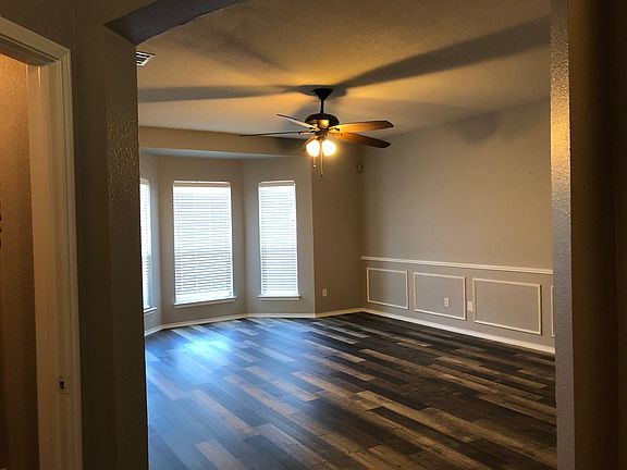 2nd image of 501 Covent Garden Pl