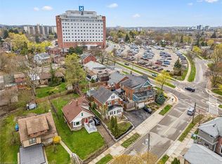 9 Spadina Rd E, Kitchener, ON N2M 3X2