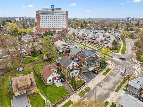 9 Spadina Rd E, Kitchener, ON N2M 3X2