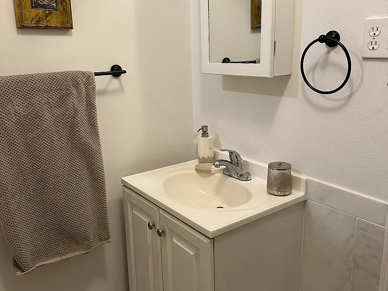 142 N 21st St #1R — Photo 7